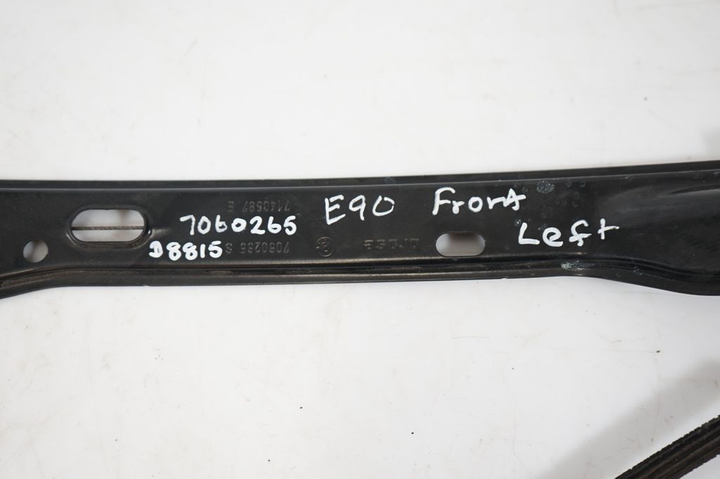 Front door window regulator with motor (9)