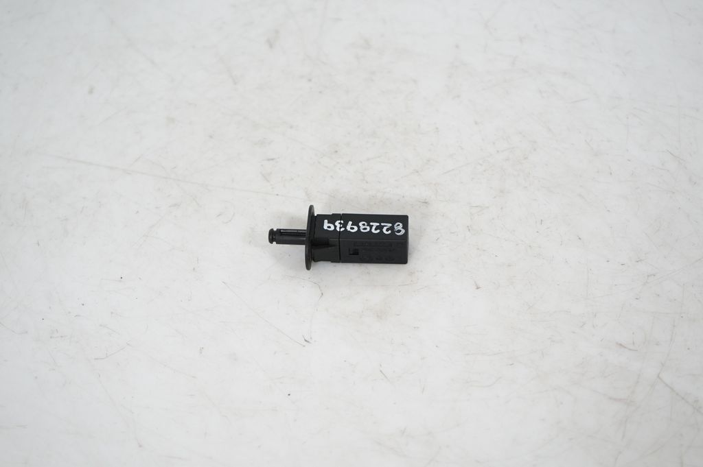 Fuel tank cap lock (3)