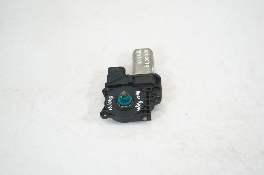 Rear door window regulator with motor (2)