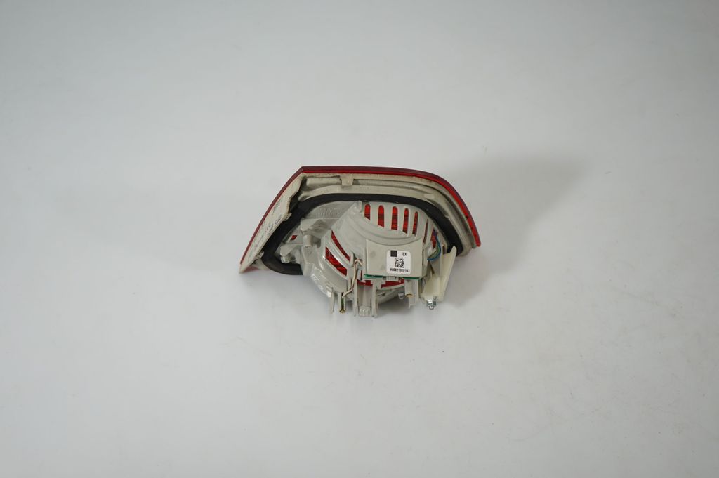 Tailgate rear/tail lights (3)