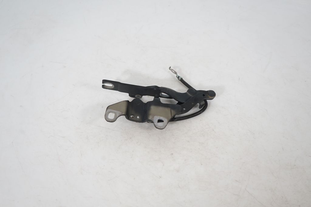 Engine bonnet/hood hinges (7)