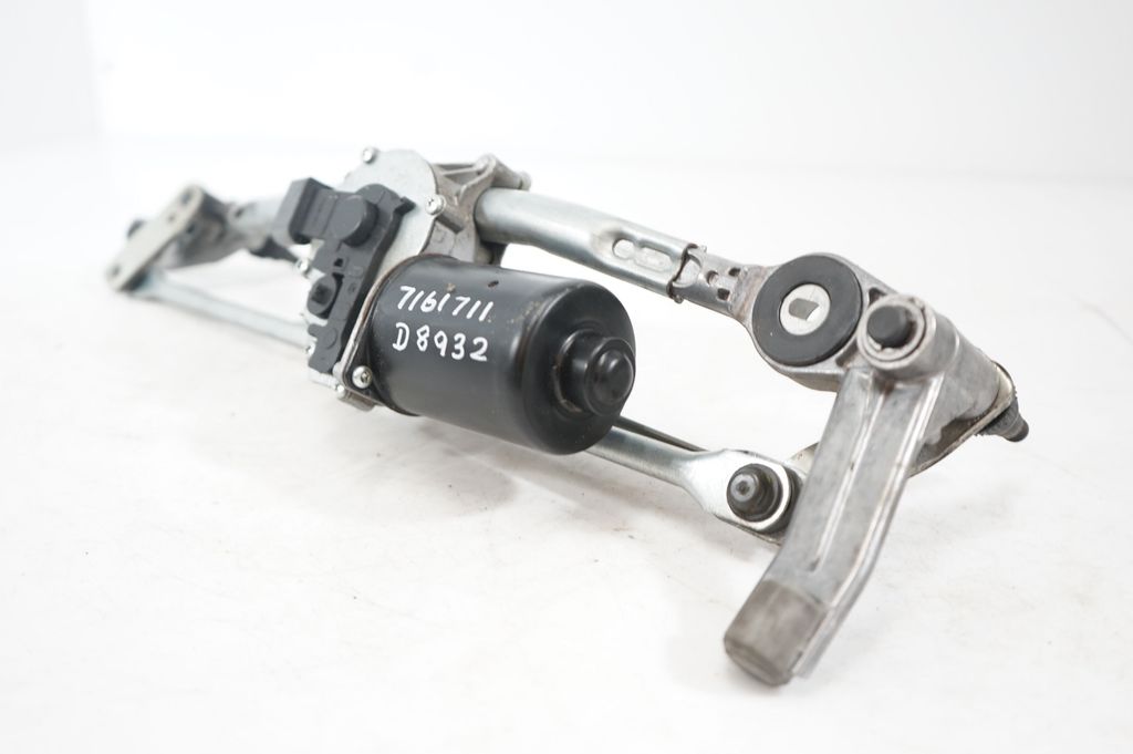 Front wiper linkage and motor (6)