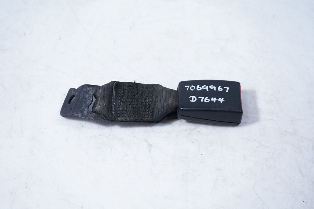 Rear seatbelt buckle (2)