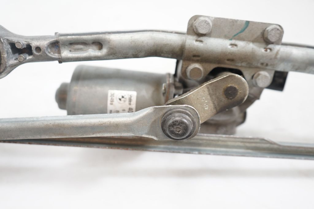 Front wiper linkage and motor (8)