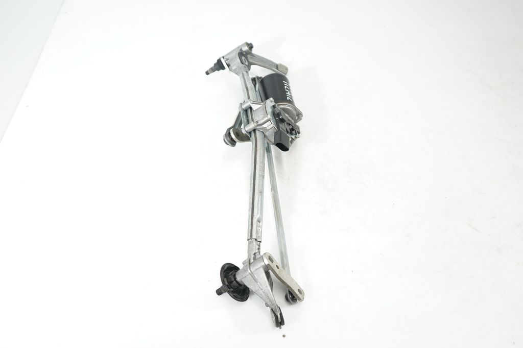 Front wiper linkage and motor (4)