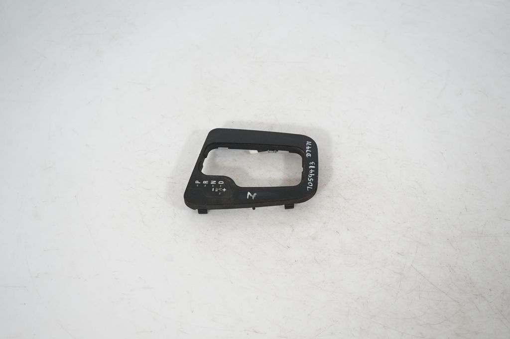 Gear shifter surround trim plastic (4)