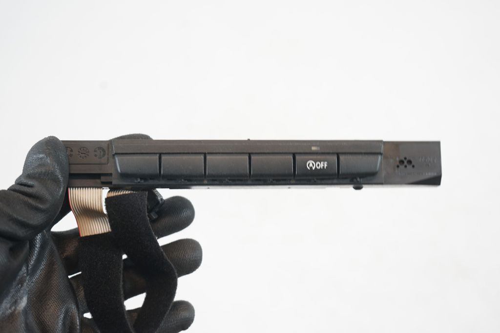 Traction control (ASR) switch (6)