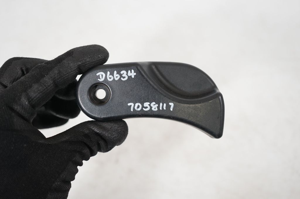 Engine bonnet (hood) release handle (7)