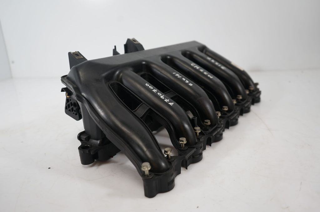 Intake manifold (8)