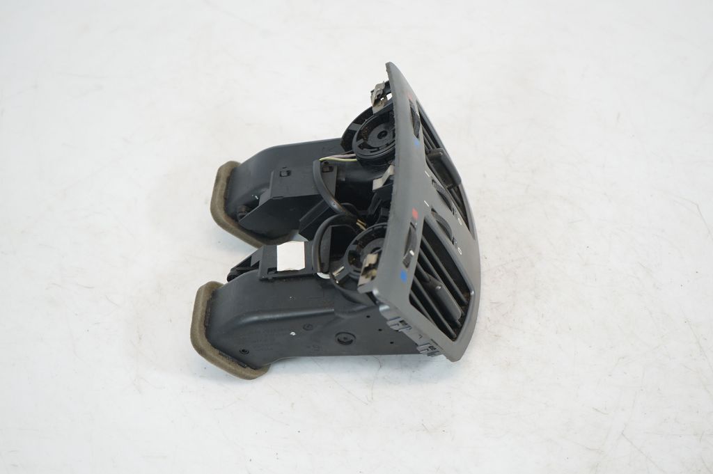 Rear air vent grill (4)