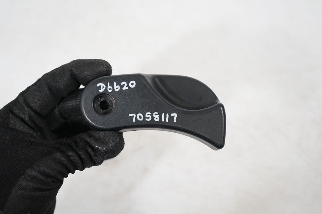 Engine bonnet (hood) release handle (9)