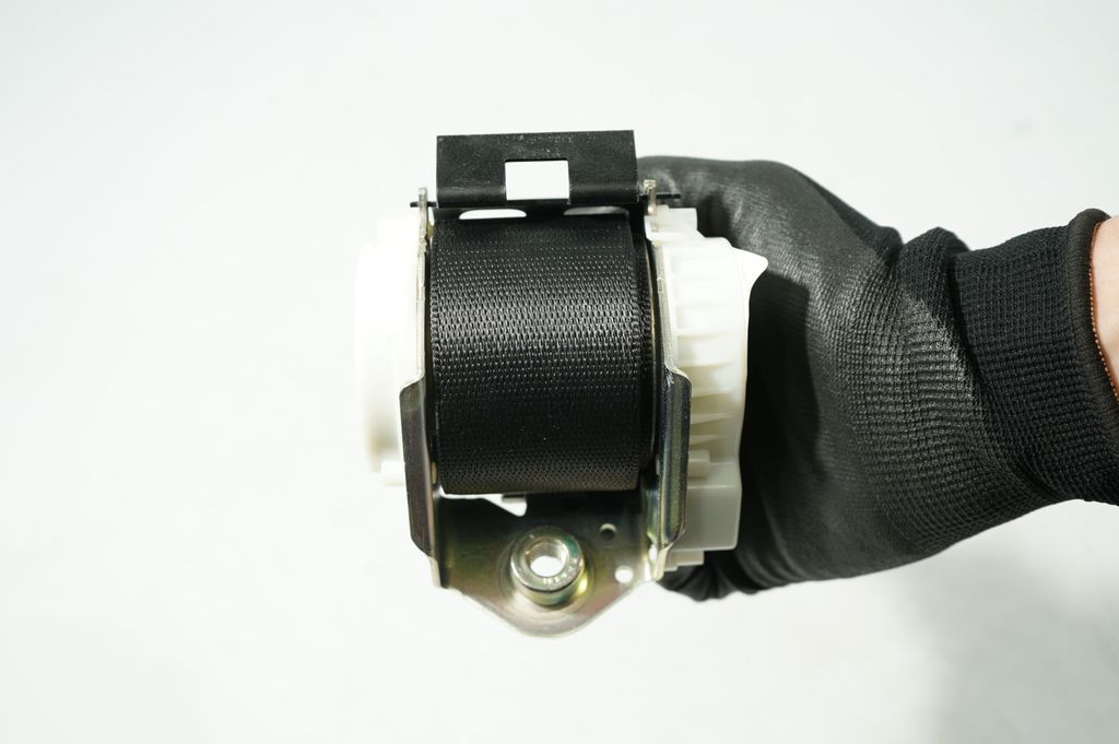 Rear seatbelt (9)