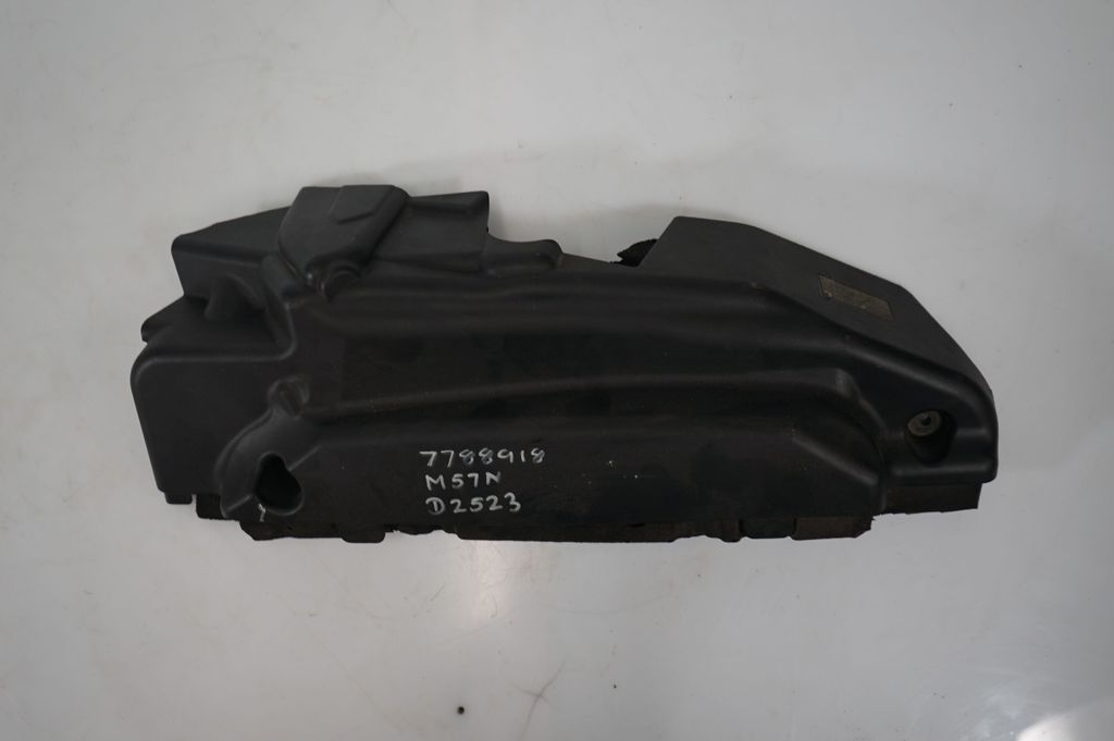 Engine cover (trim) (8)