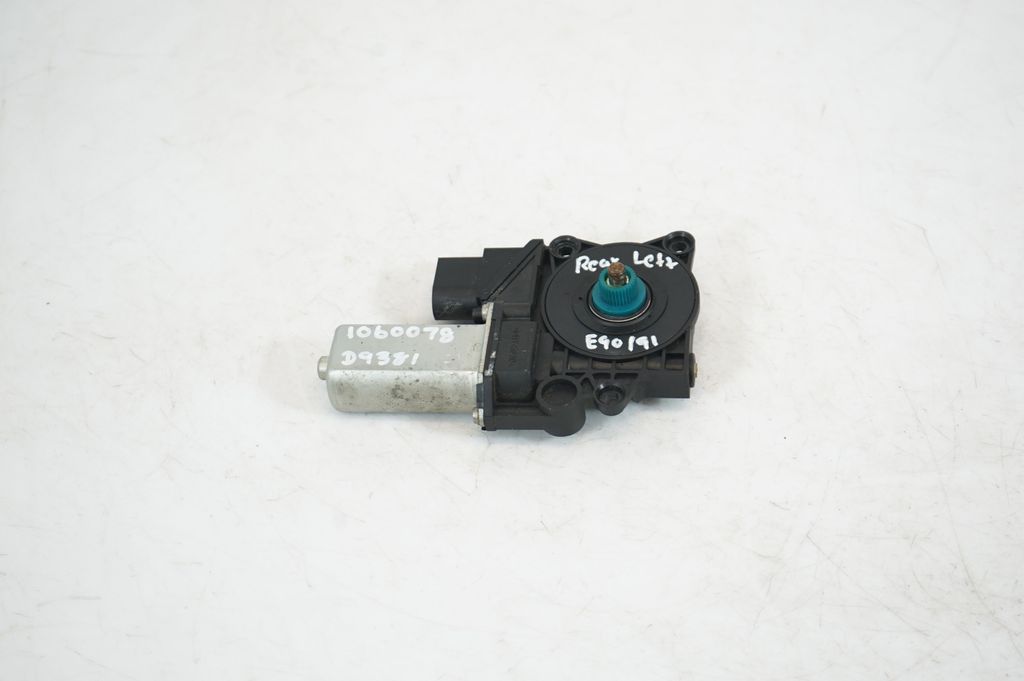 Rear door window regulator with motor