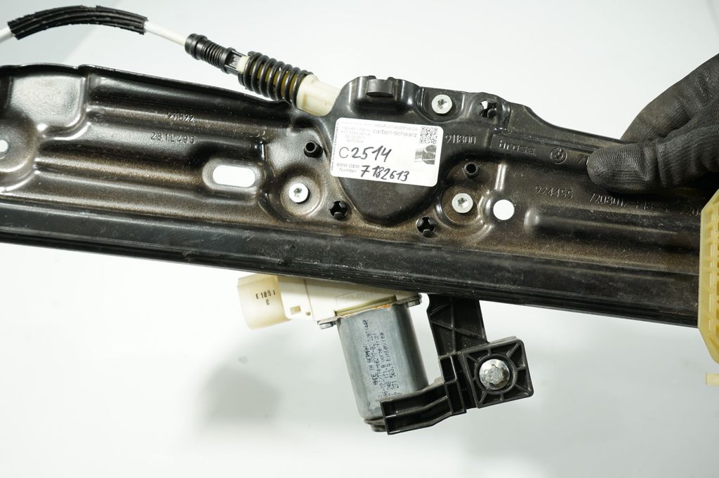 Rear door window regulator with motor (8)