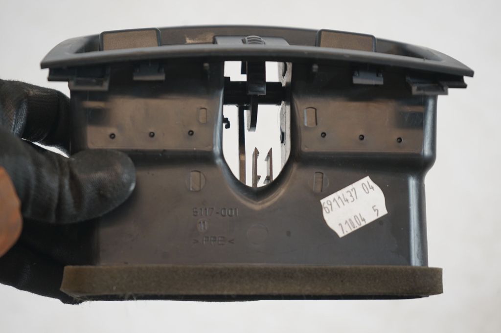 Rear air vent grill (6)