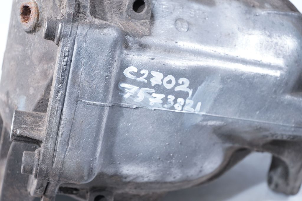 Rear differential (8)