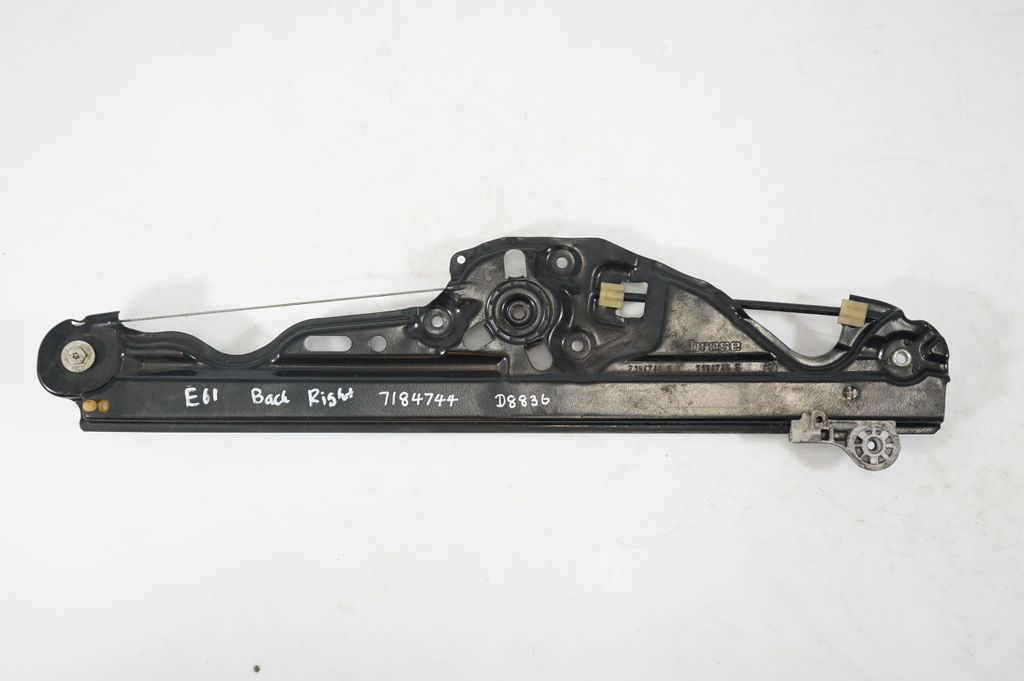 Rear door window regulator with motor (7)