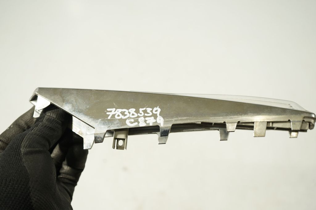 Front fender indicator light (8)