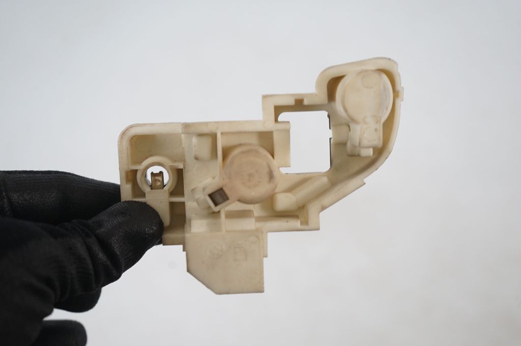 Tail light bulb cover holder (7)