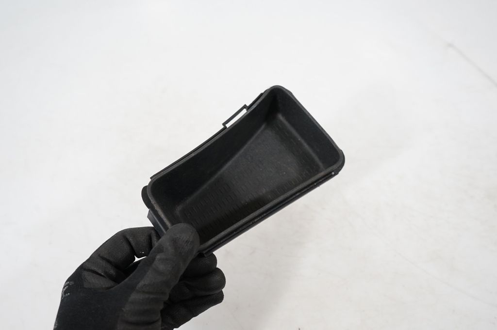 Gear shifter surround trim plastic (6)