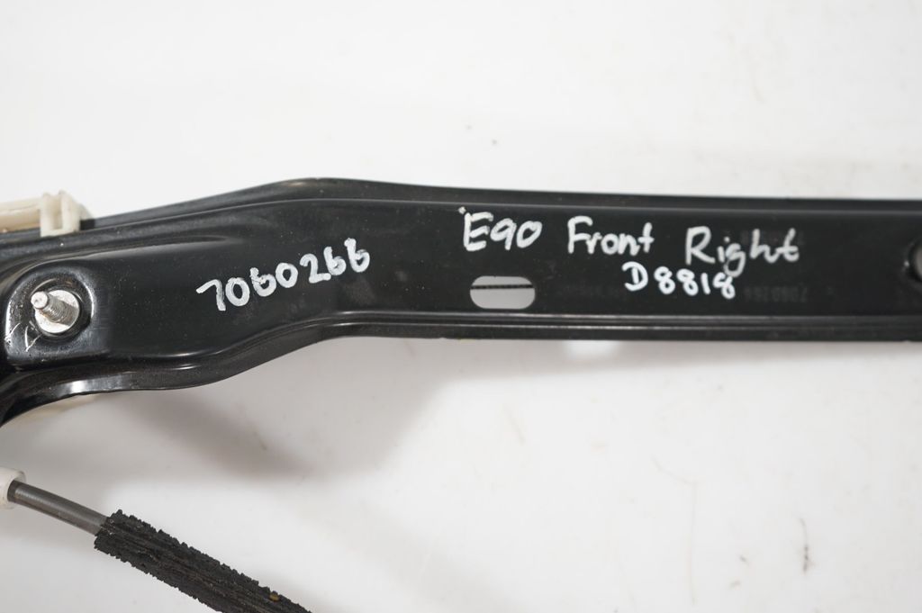 Front door window regulator with motor (9)