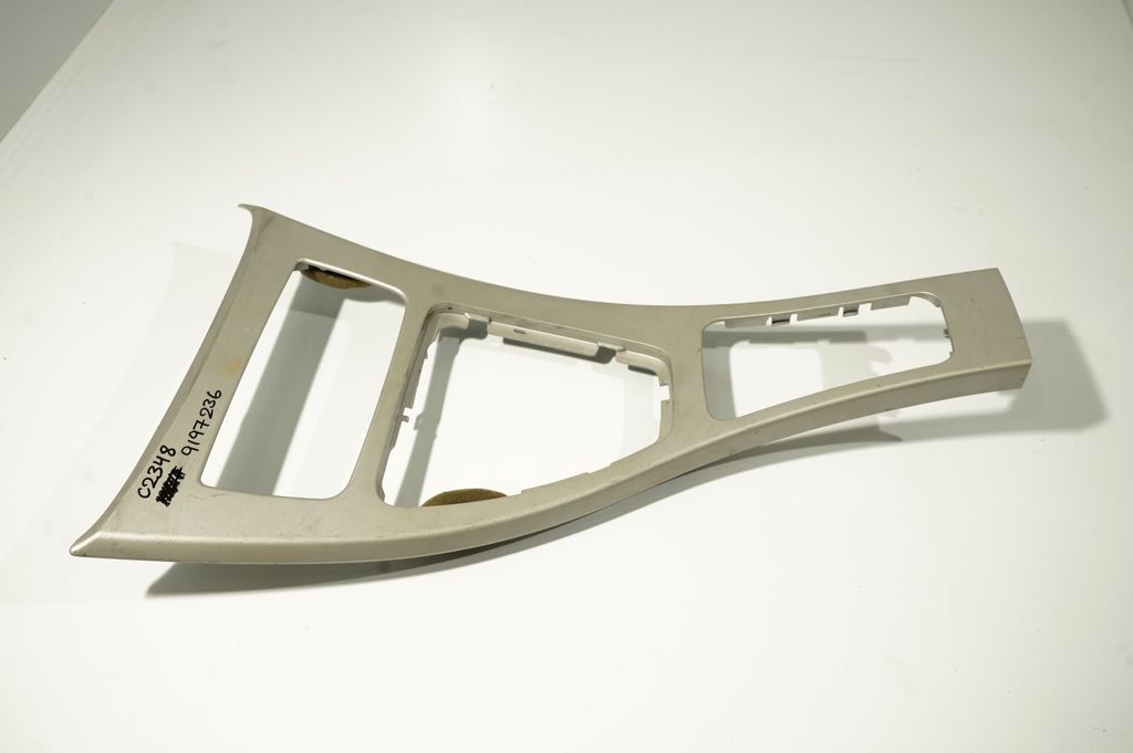 Radio/CD/DVD/GPS head unit (2)