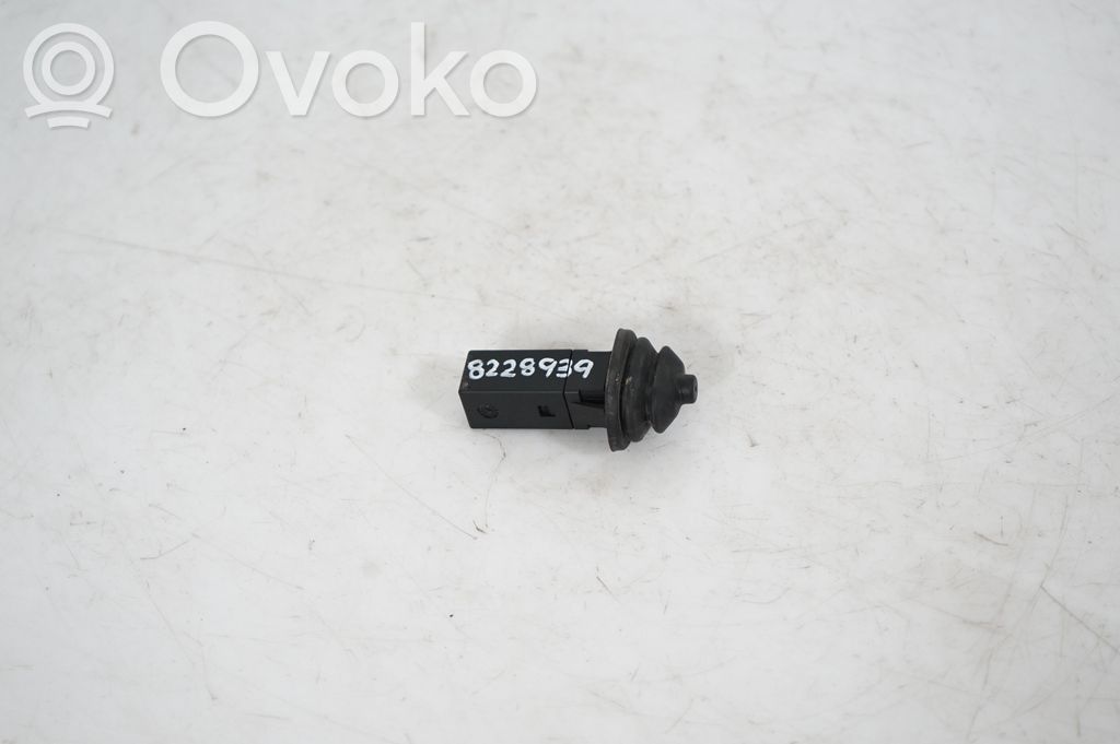 Fuel tank cap lock
