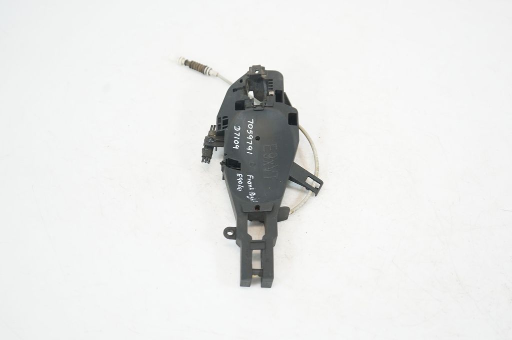 Front door coupe exterior handle/bracket (2)