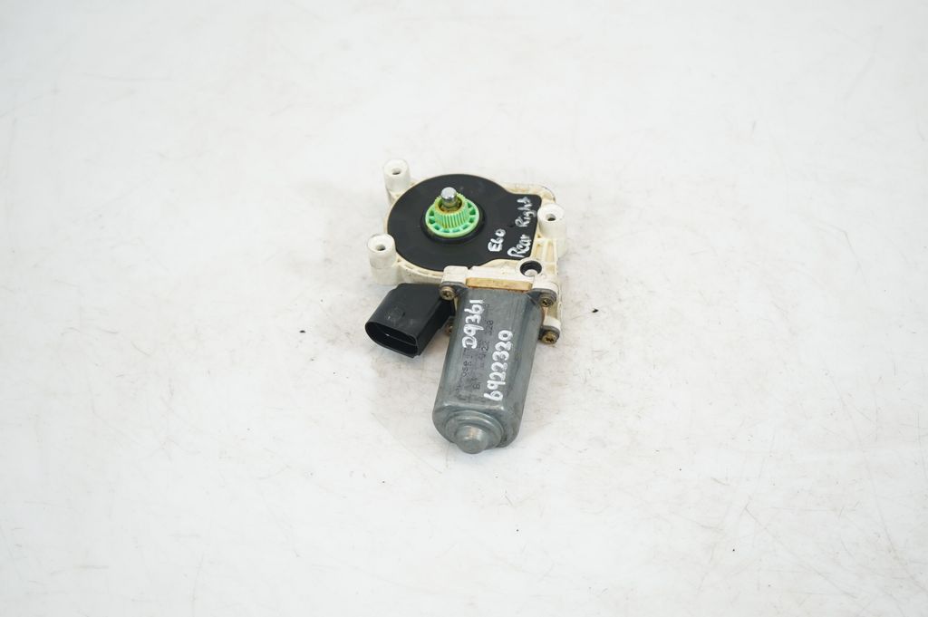 Rear door window regulator with motor (4)