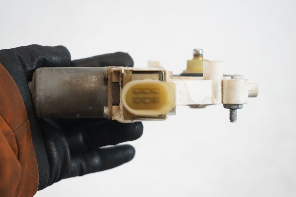 Front door window regulator with motor (6)