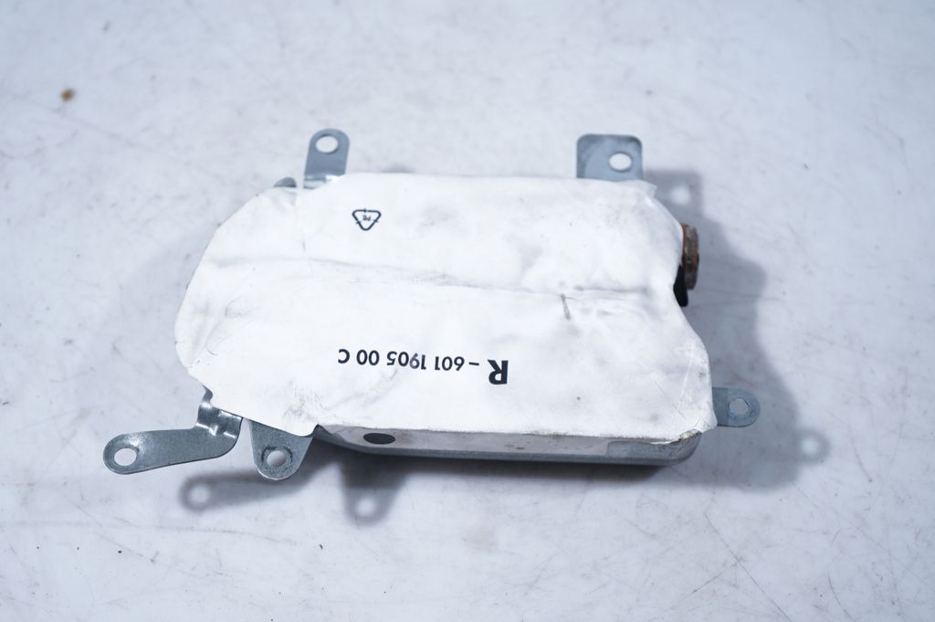 Front door airbag (6)