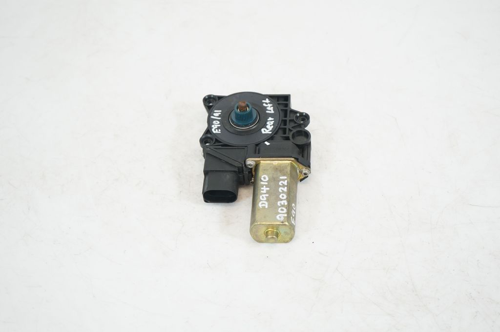 Rear door window regulator with motor (4)