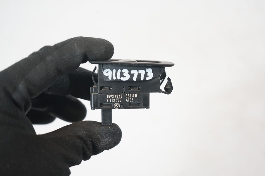 Electric window control switch (9)