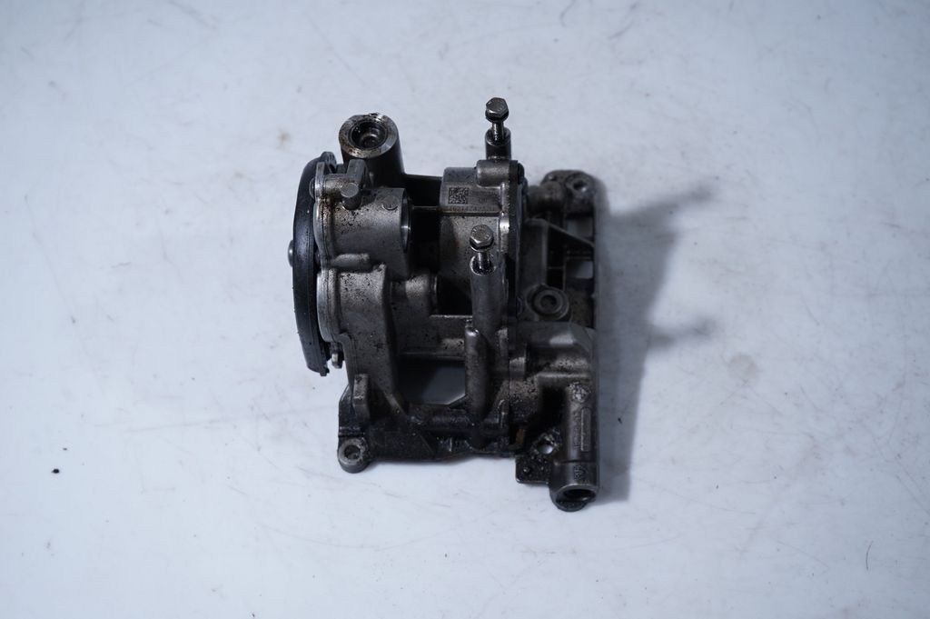 Oil pump (4)