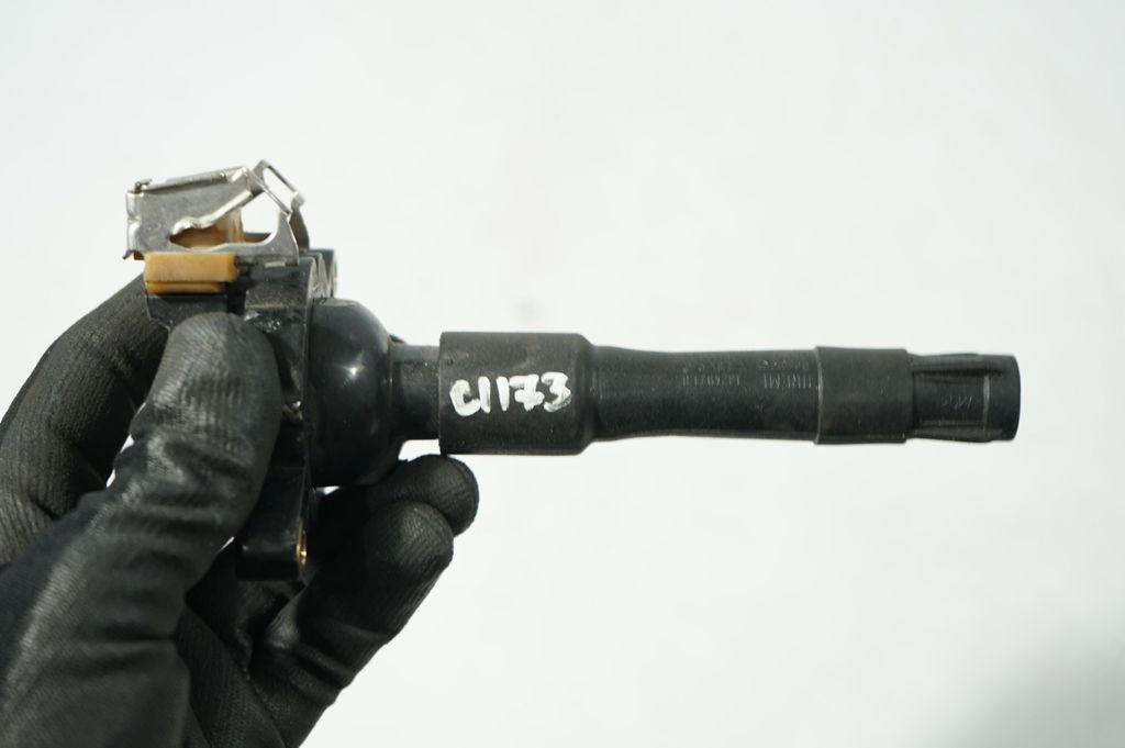 High voltage ignition coil (8)