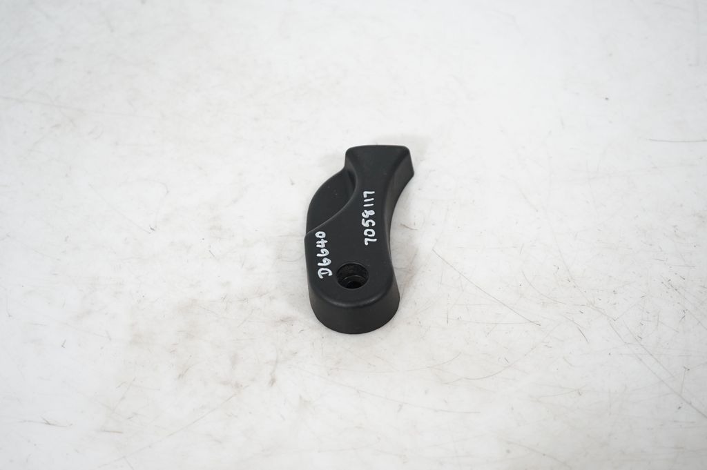 Engine bonnet (hood) release handle (4)