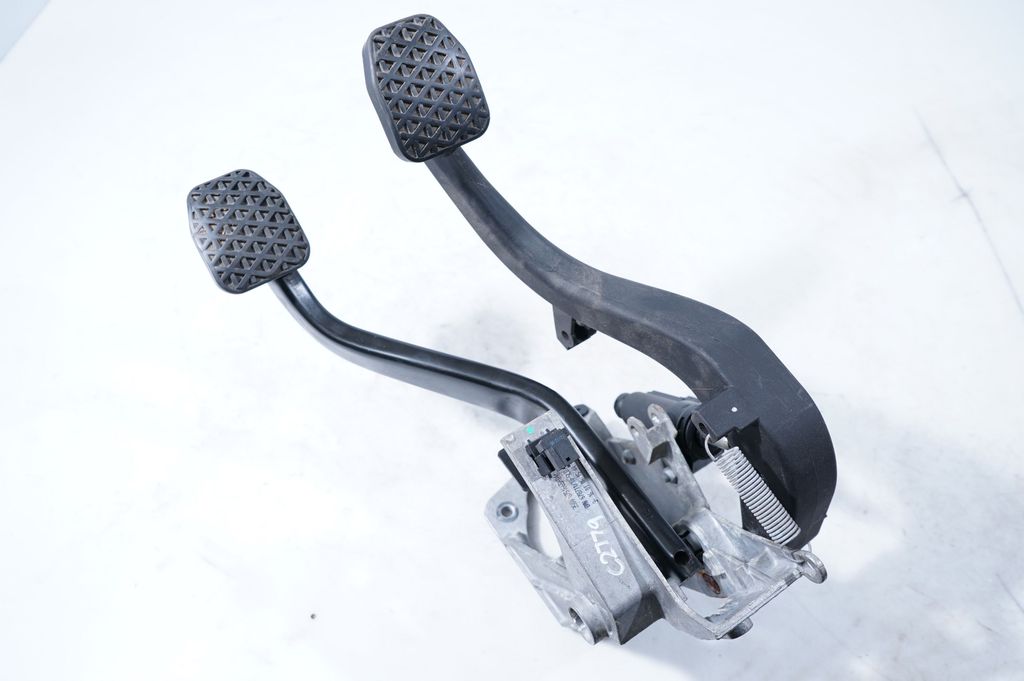 Pedal assembly (2)