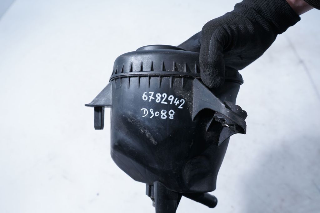 Power steering fluid tank/reservoir (7)