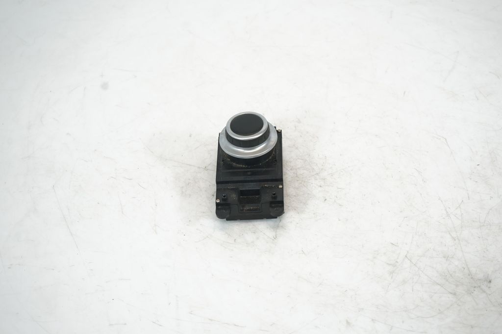 Head unit multimedia control