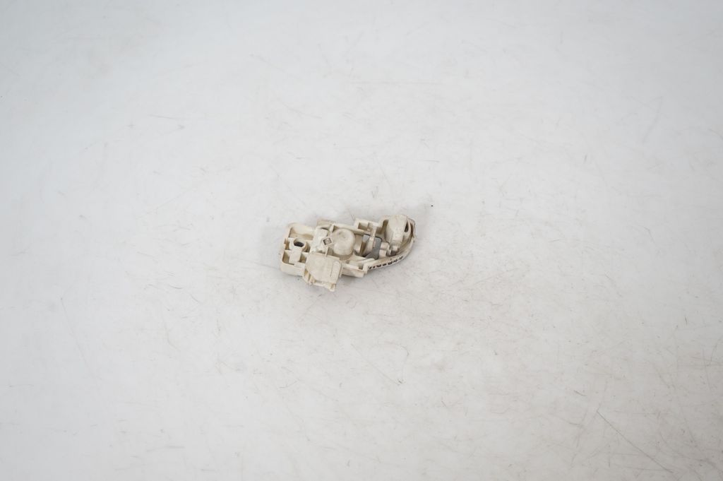 Tail light bulb cover holder (5)