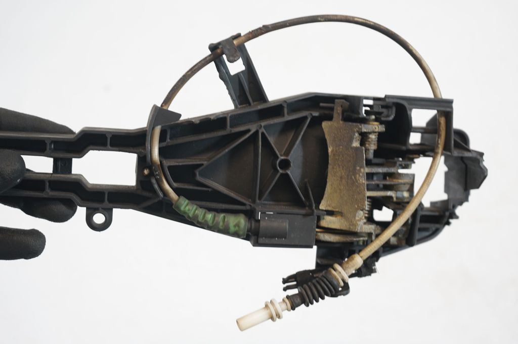 Front door exterior handle/bracket (6)