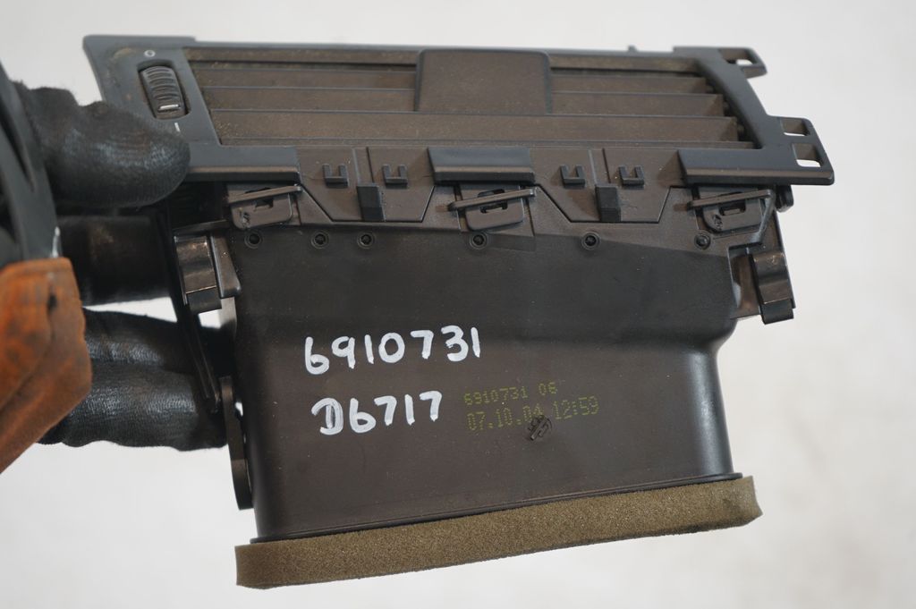 Dashboard side air vent grill/cover trim (8)