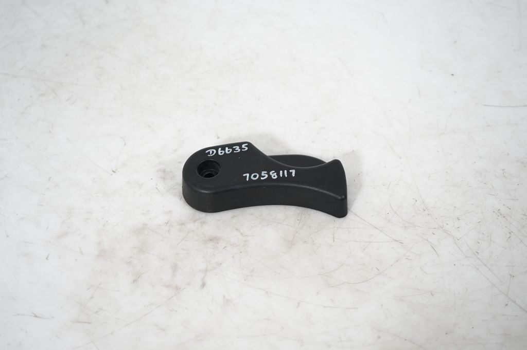 Engine bonnet (hood) release handle