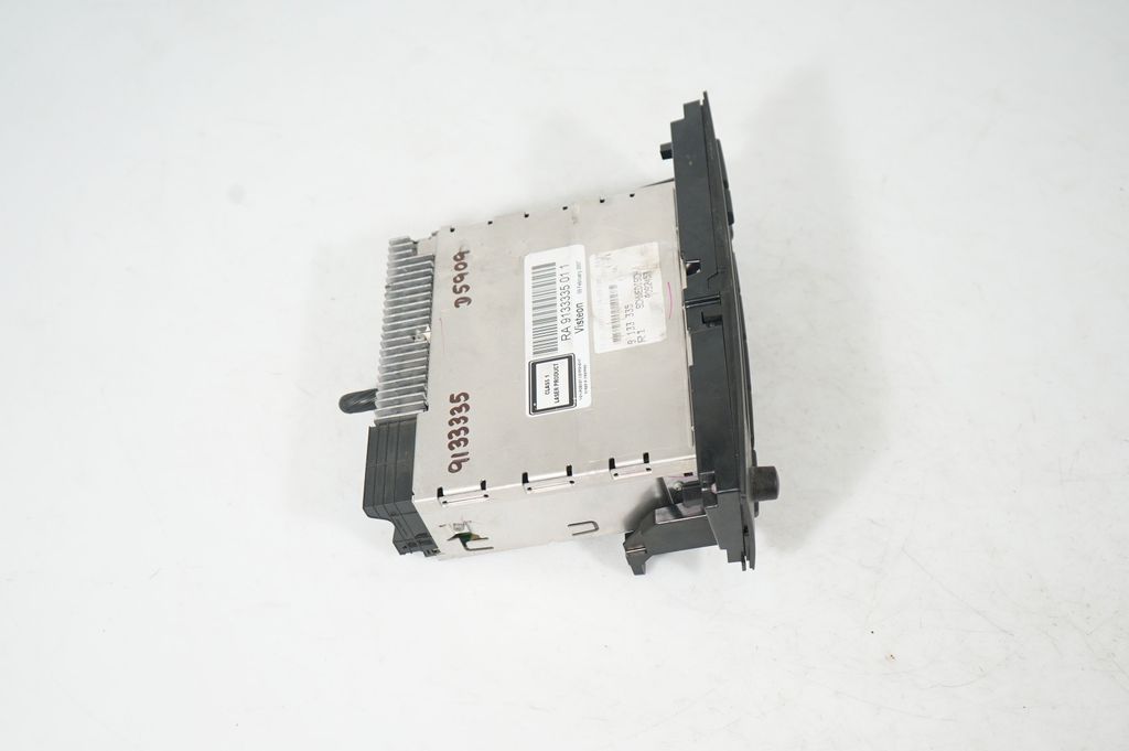 Radio/CD/DVD/GPS head unit (4)