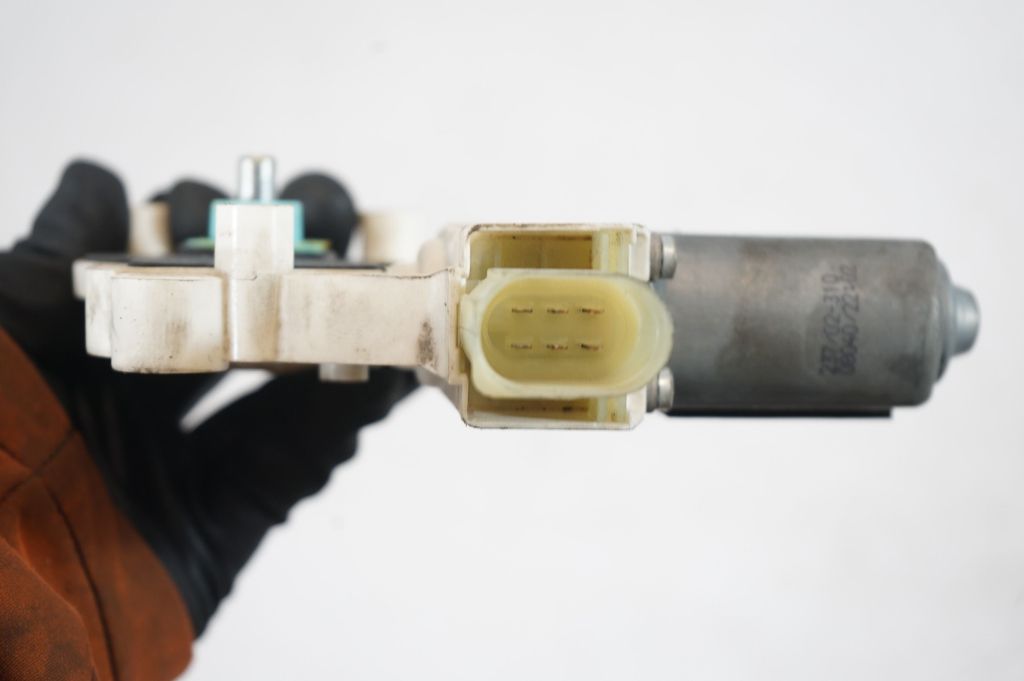 Rear door window regulator with motor (6)