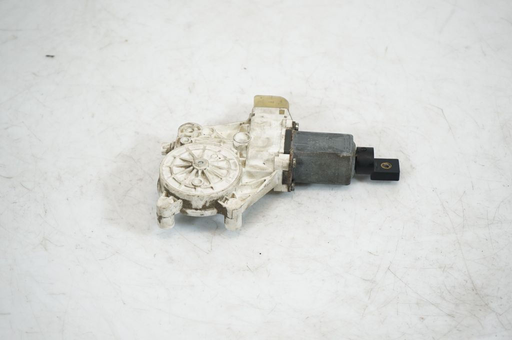 Front door window regulator motor (5)