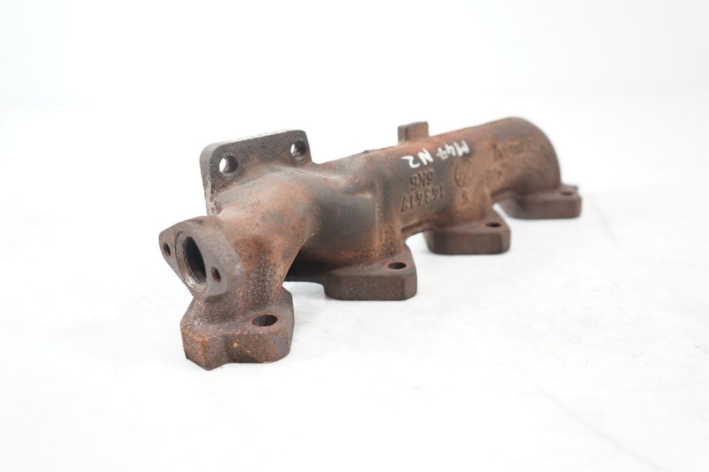 Exhaust manifold (7)