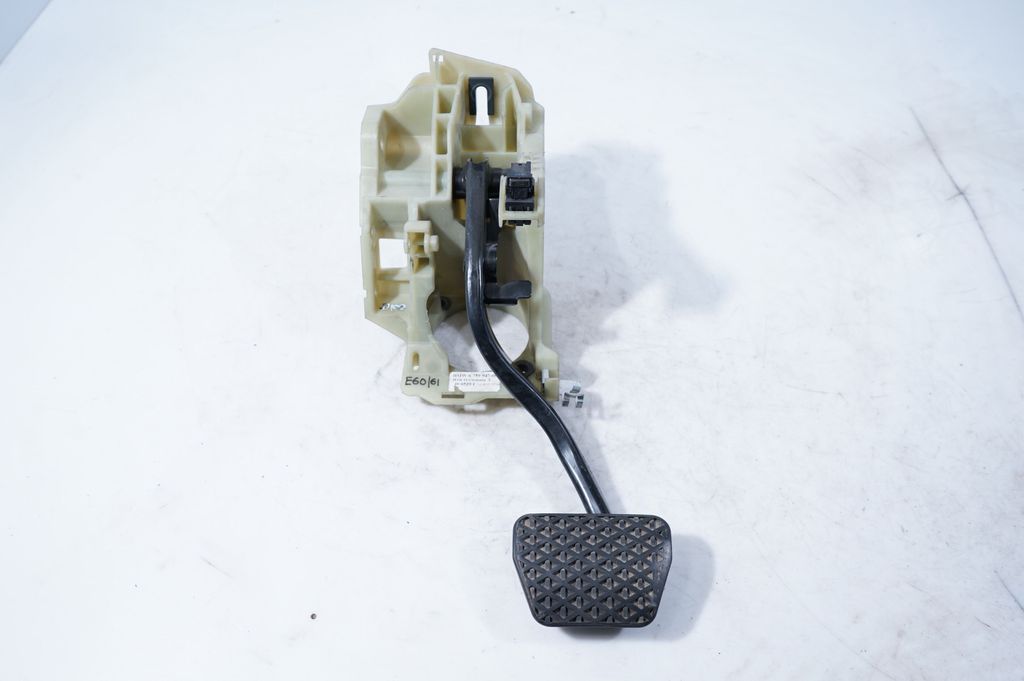 Brake pedal (4)