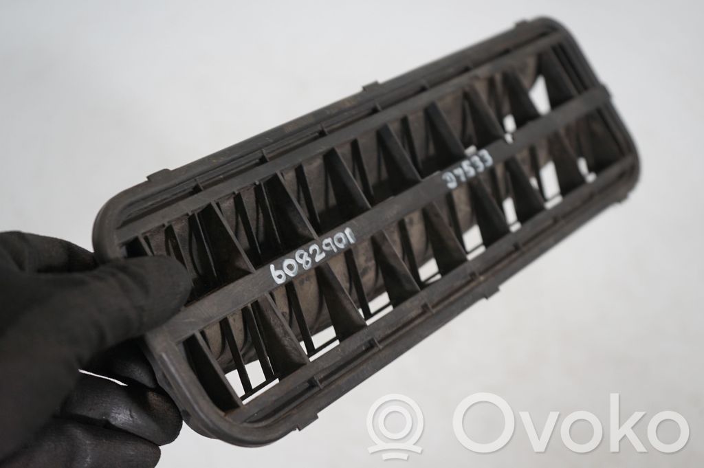 Quarter panel pressure vent (6)